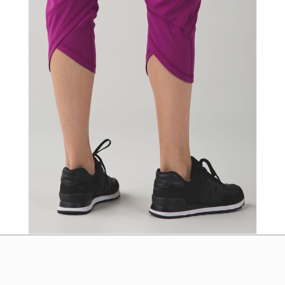 LULULEMON Women’s Tranquil Crop Regal Plum Lightweight Relaxed Size 2 - Picture 4 of 6